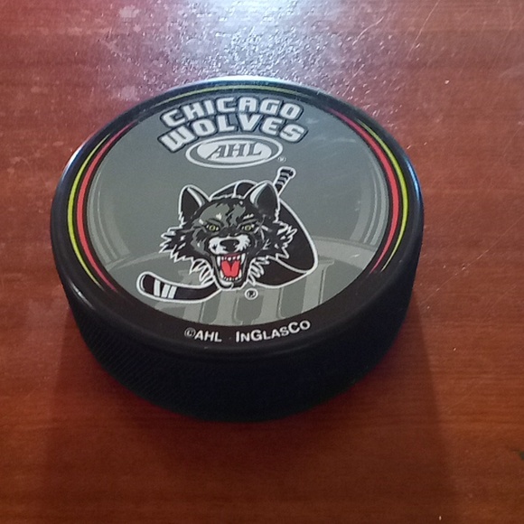 Chicago Wolves hockey puck - Picture 1 of 4